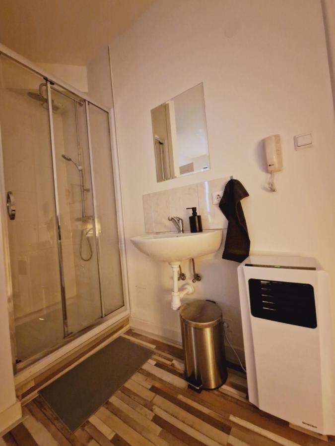 Room303 - - By T&s Herberg *